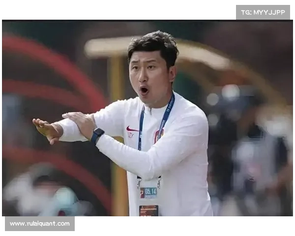 章润卡夫踢失效后法式组合拳压制下战术调整及实战应对解析